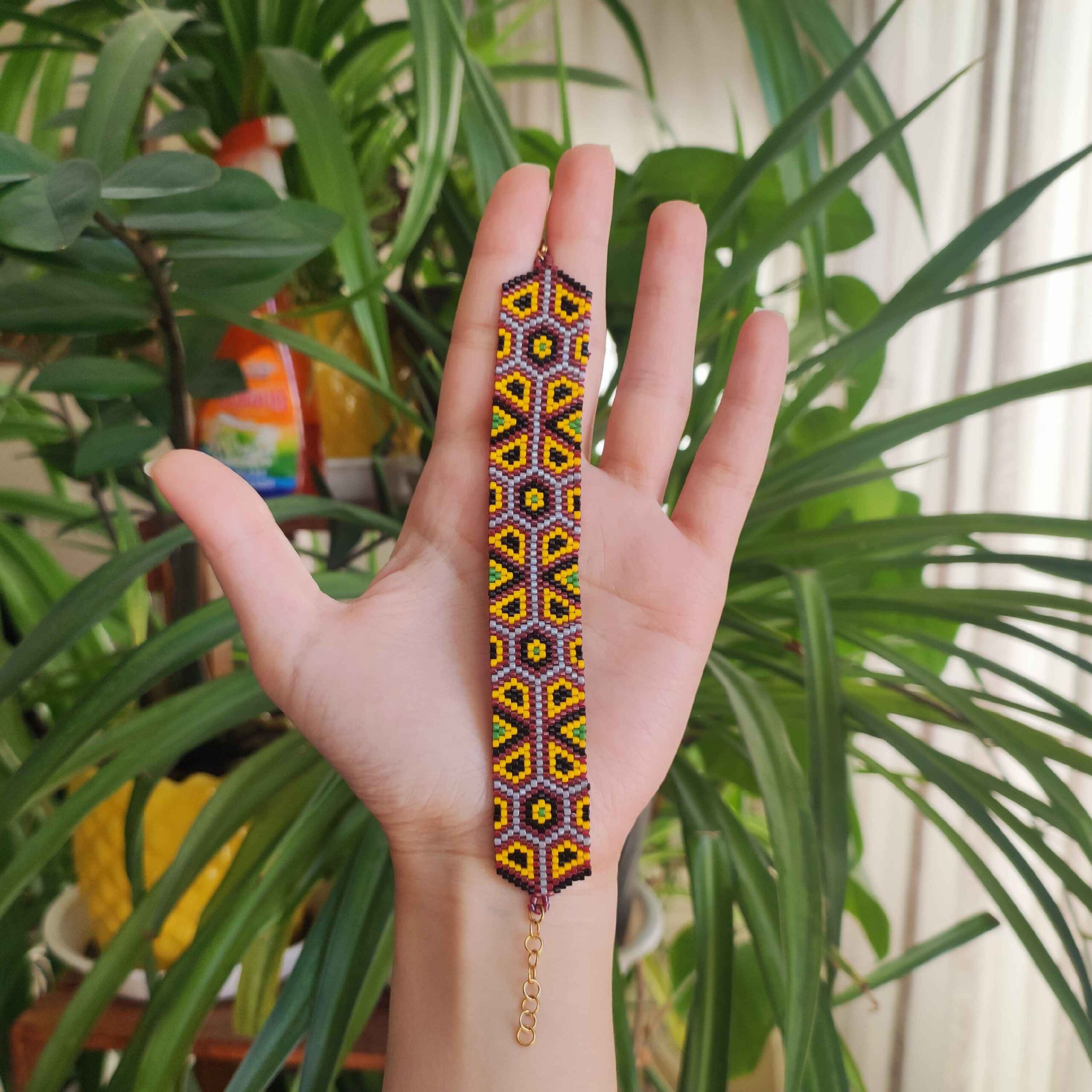 دستبند مهره‌ای بافتنی هندسی ایرانی برای زنان