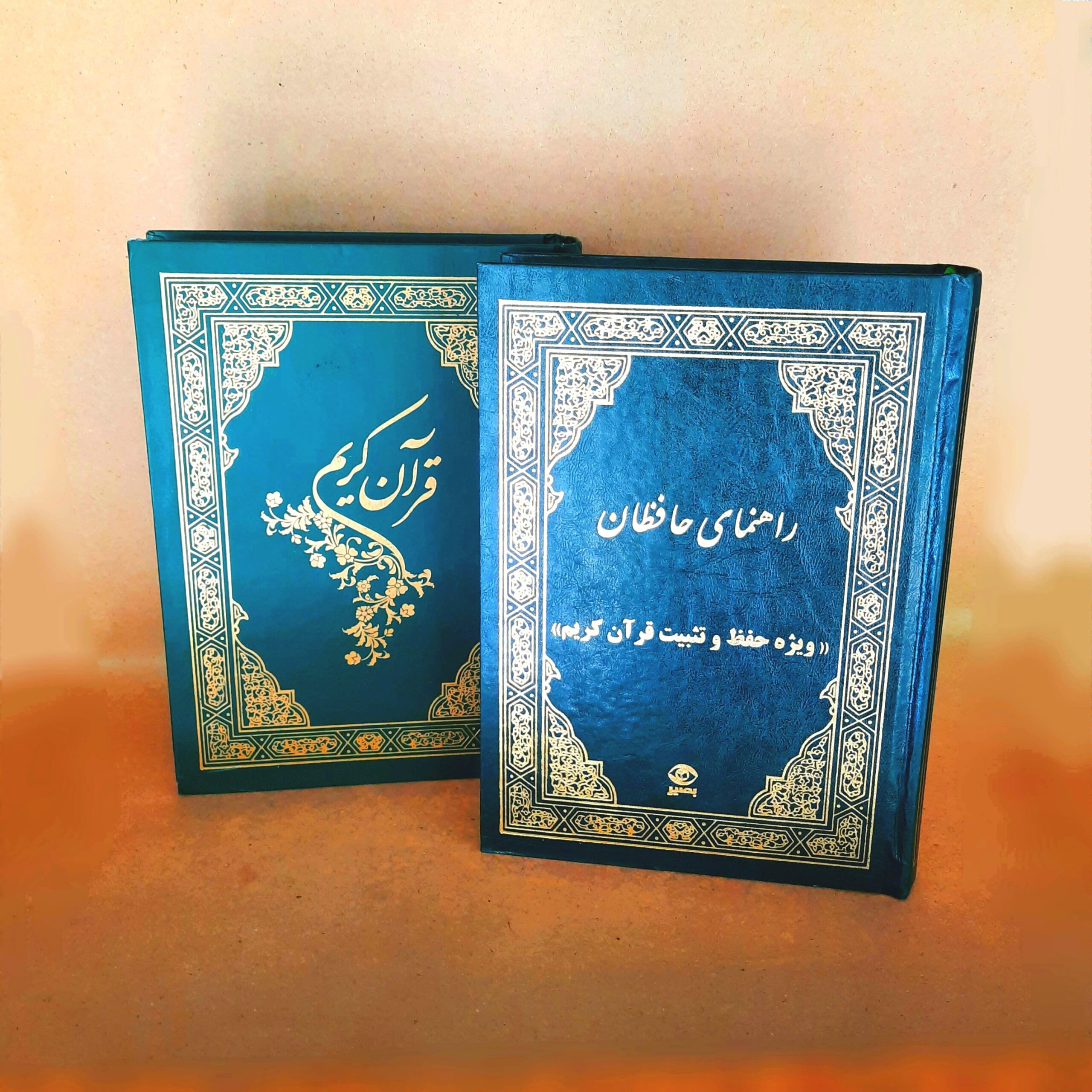 محصول قلم قرآنی بصیر ۳۲ گیگ مخصوص حفظ، با رسم الخط ۱۵ سطری عثمان طه