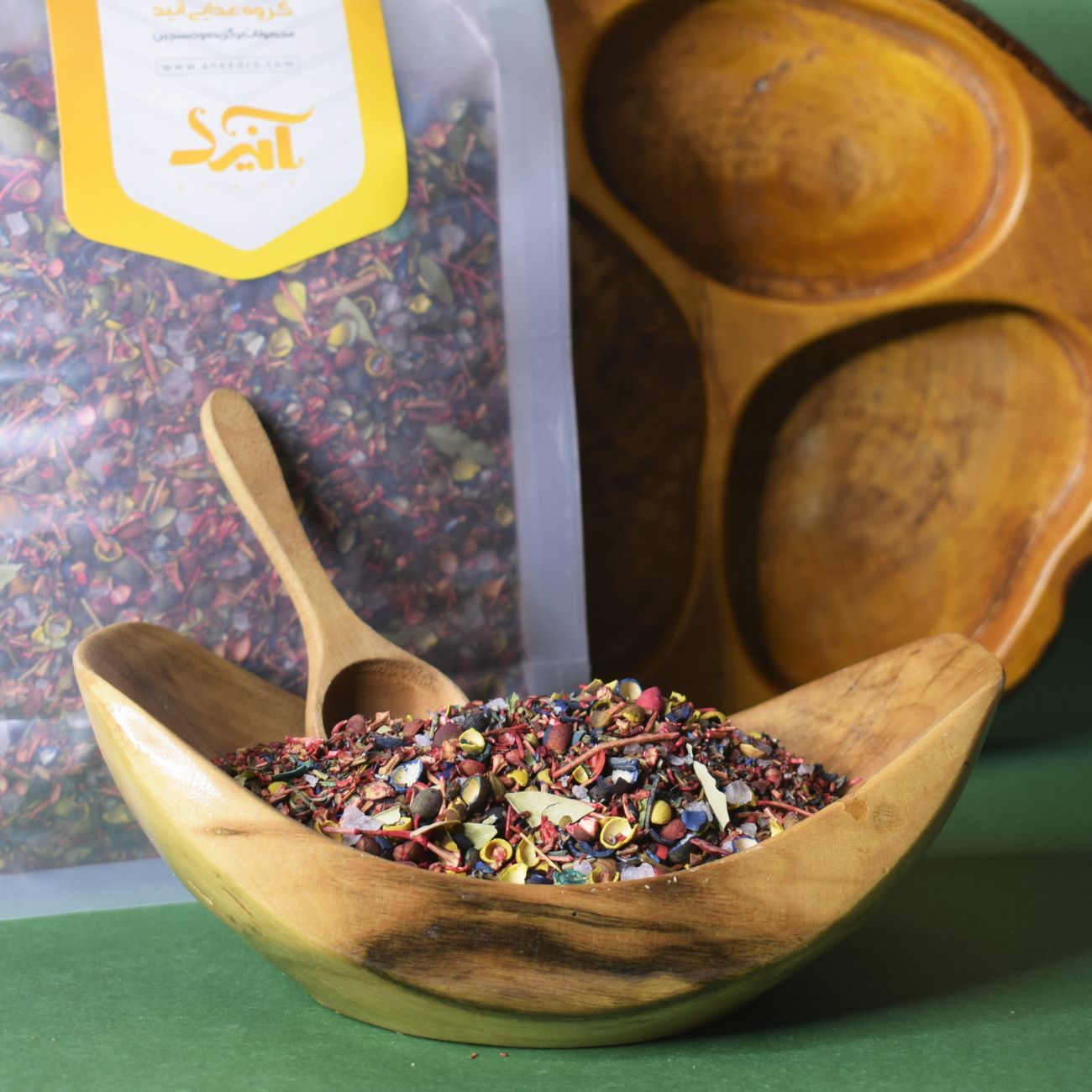 اسپند رنگی، گیاهی آیینی از آیینهای باستانی ایران – برند کاپیا (۵۰۰ گرم)