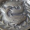 سینی برنجی تزئینی طرح دو ماهی کاملاً دست ساز