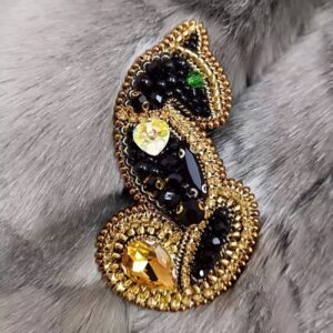 سنجاق سینه گلدوزی شده – جواهر دست ساز شیک طرح گربه