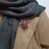 سنجاق سینه گلدوزی شده با دست – جواهر کفشدوزک