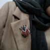 سنجاق سینه گلدوزی شده با دست – جواهر کفشدوزک