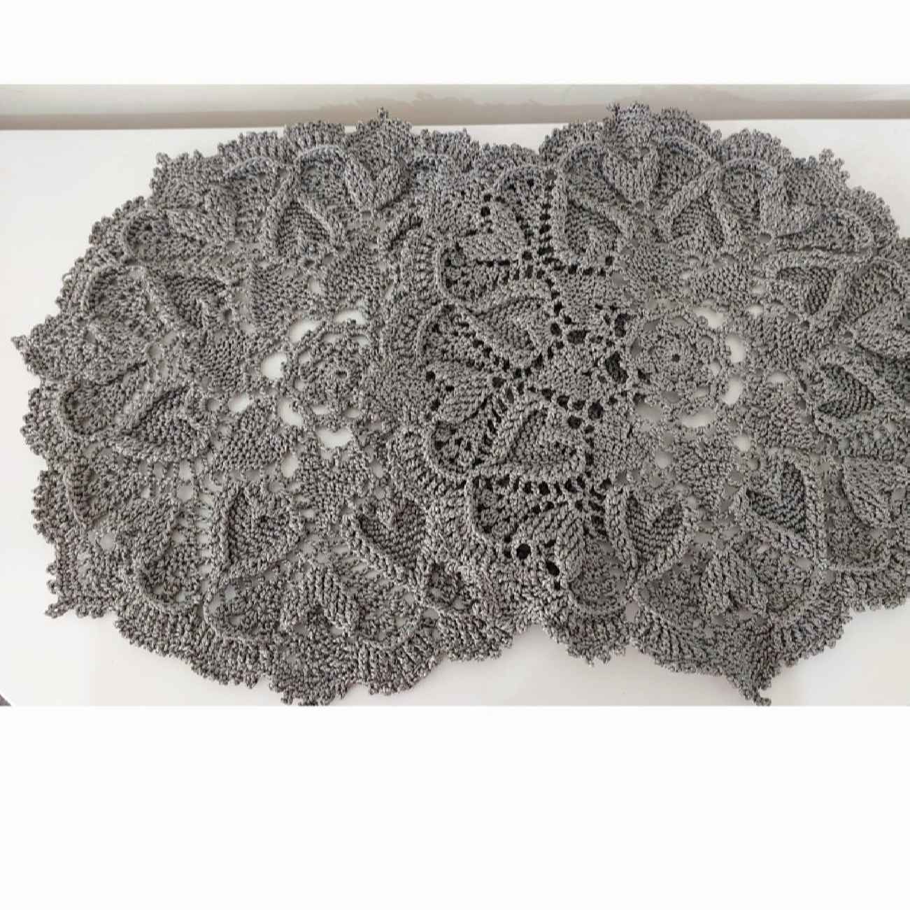 زیرانداز توری گلدار خاکستری Macrame طرح Doily