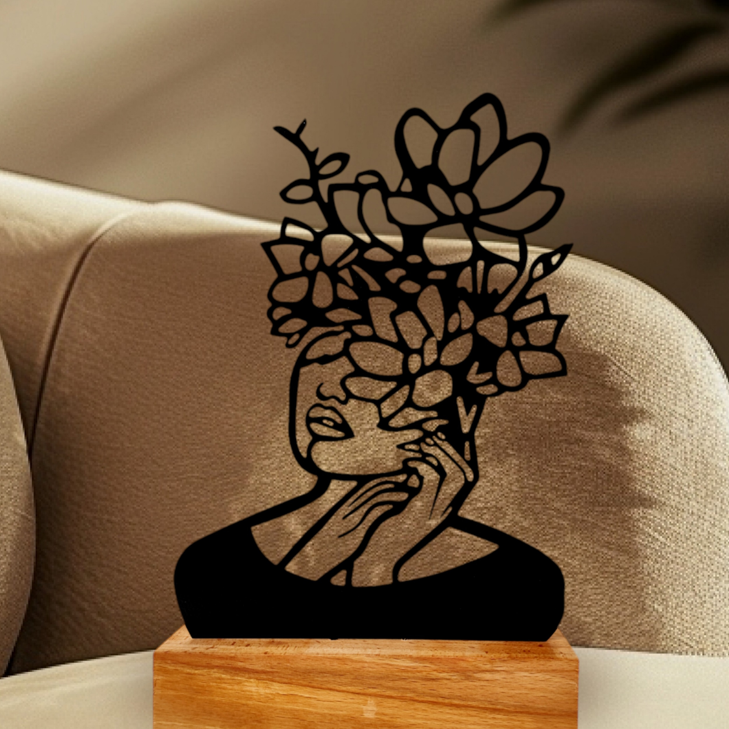مجسمه چهره زن کوبیستی فلزی مینیمالیستی