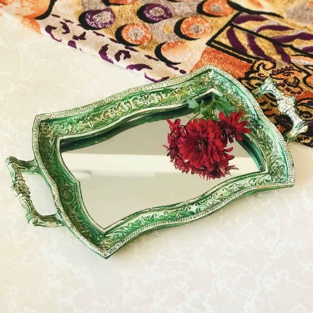 سینی پلیرزین – تزئینات تزئینی و روکش آینهای سبز