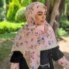 روسری زنانه - روسری گلدار پلیسه دار با لبه های کوتاه شده و پوشش دهنده بازو