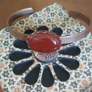 دستبند مسی با سنگ عقیق قرمز | جواهرات زیبا و سنتی