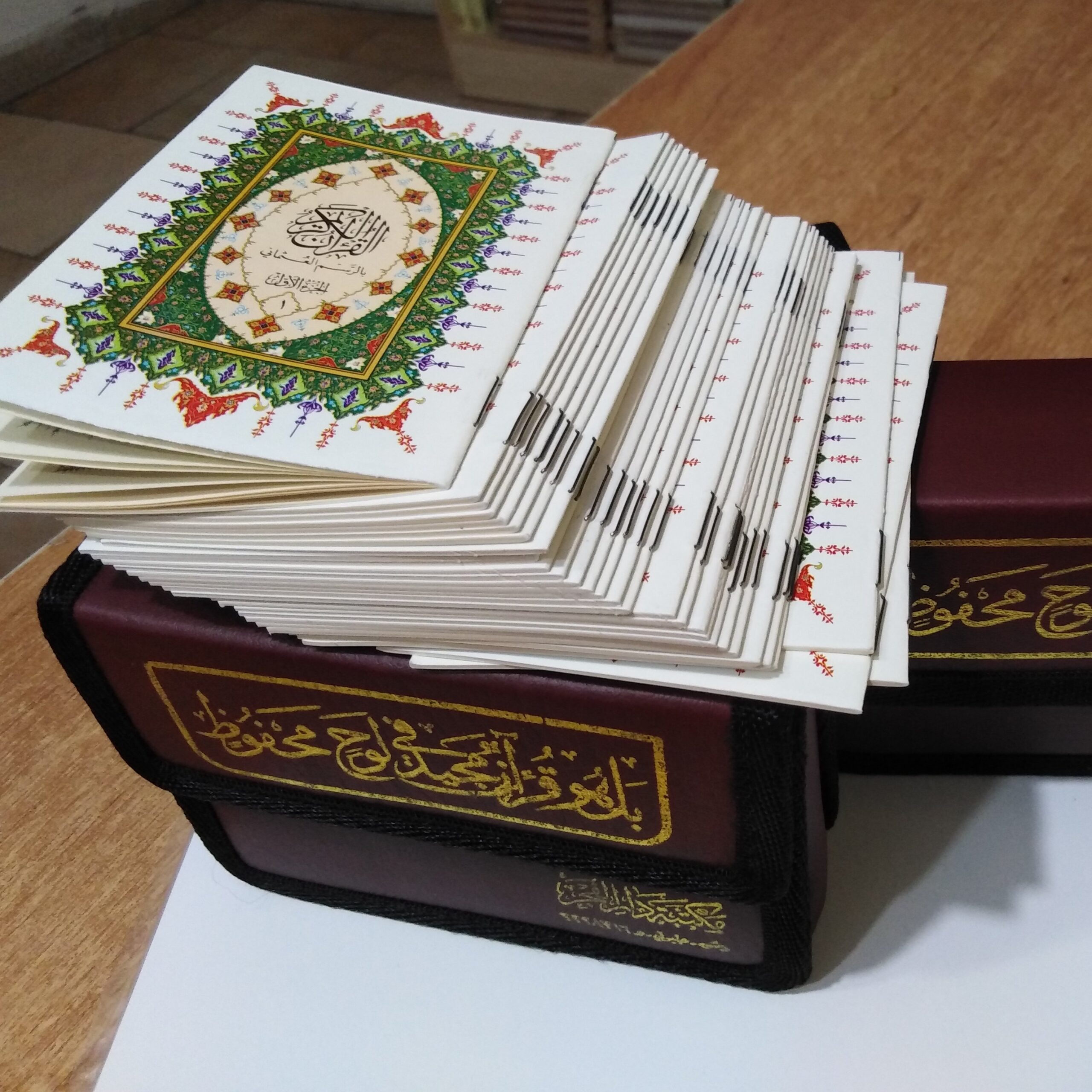 مجموعه قرآن قابل حمل 30 قسمتی با کیف حمل محافظ