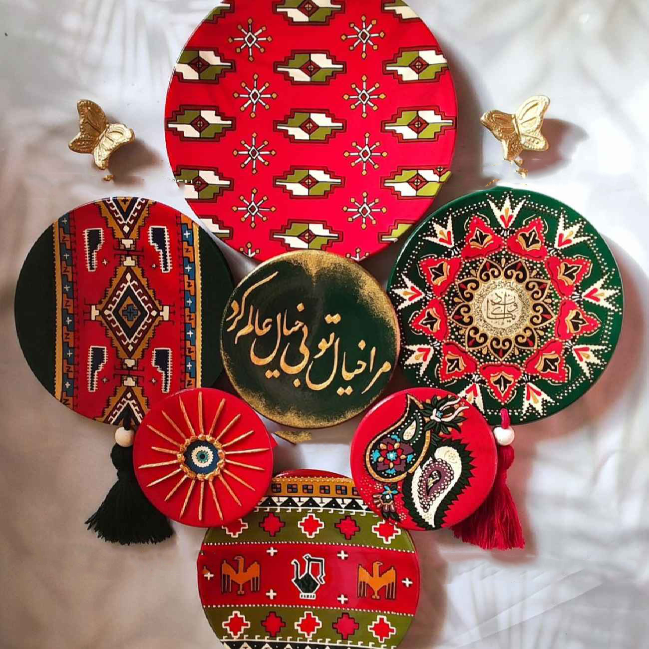 سرویس بشقاب سفالی هنری – دکور دیواری یا رومیزی با خوشنویسی فارسی (7 عدد)