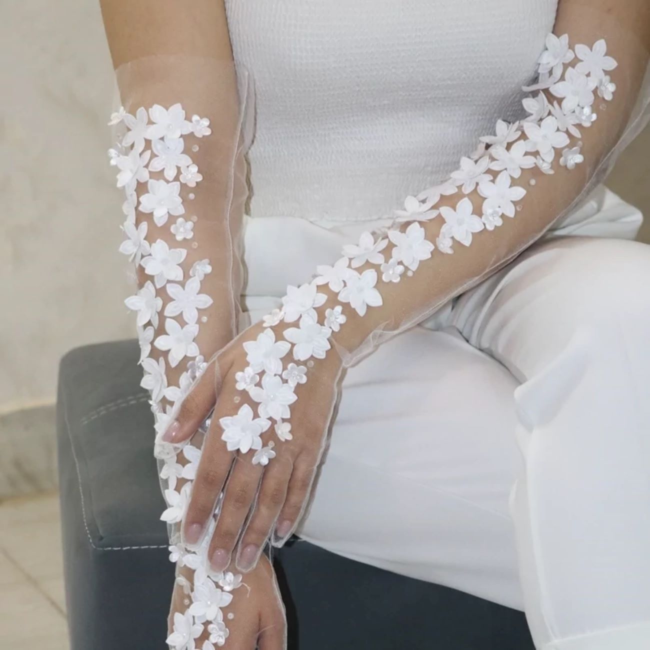 دستکش عروس با طرح شکوفه برای عروسی و مهمانی