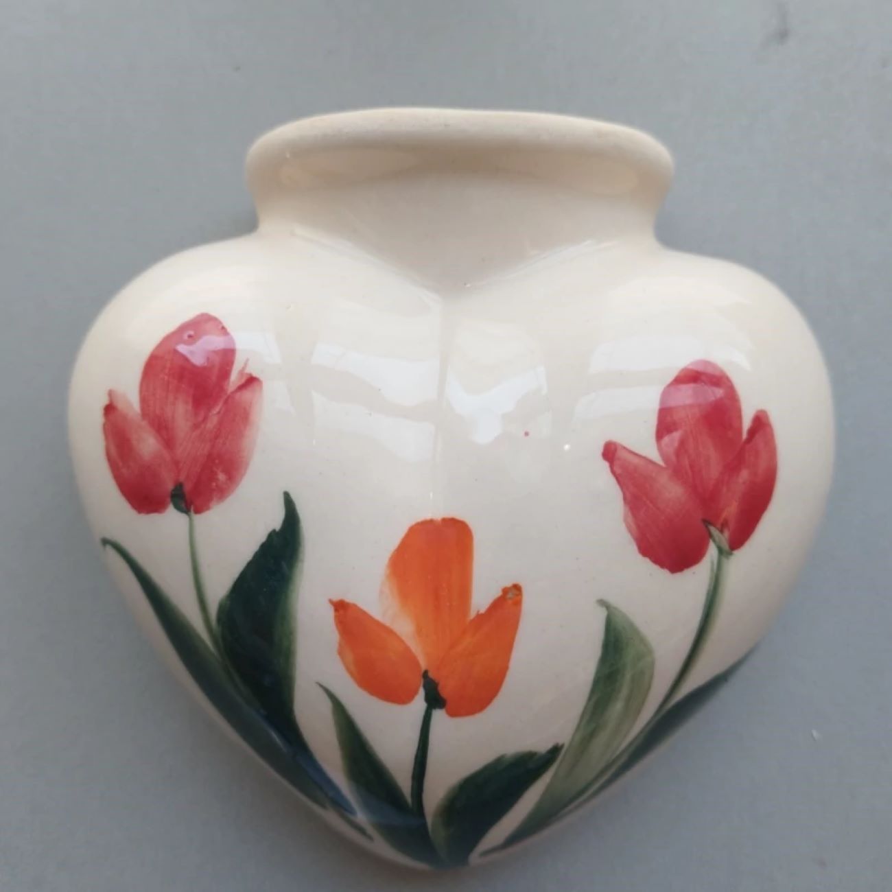 گلدان سرامیکی دیواری طرح قلب، طرح گل
