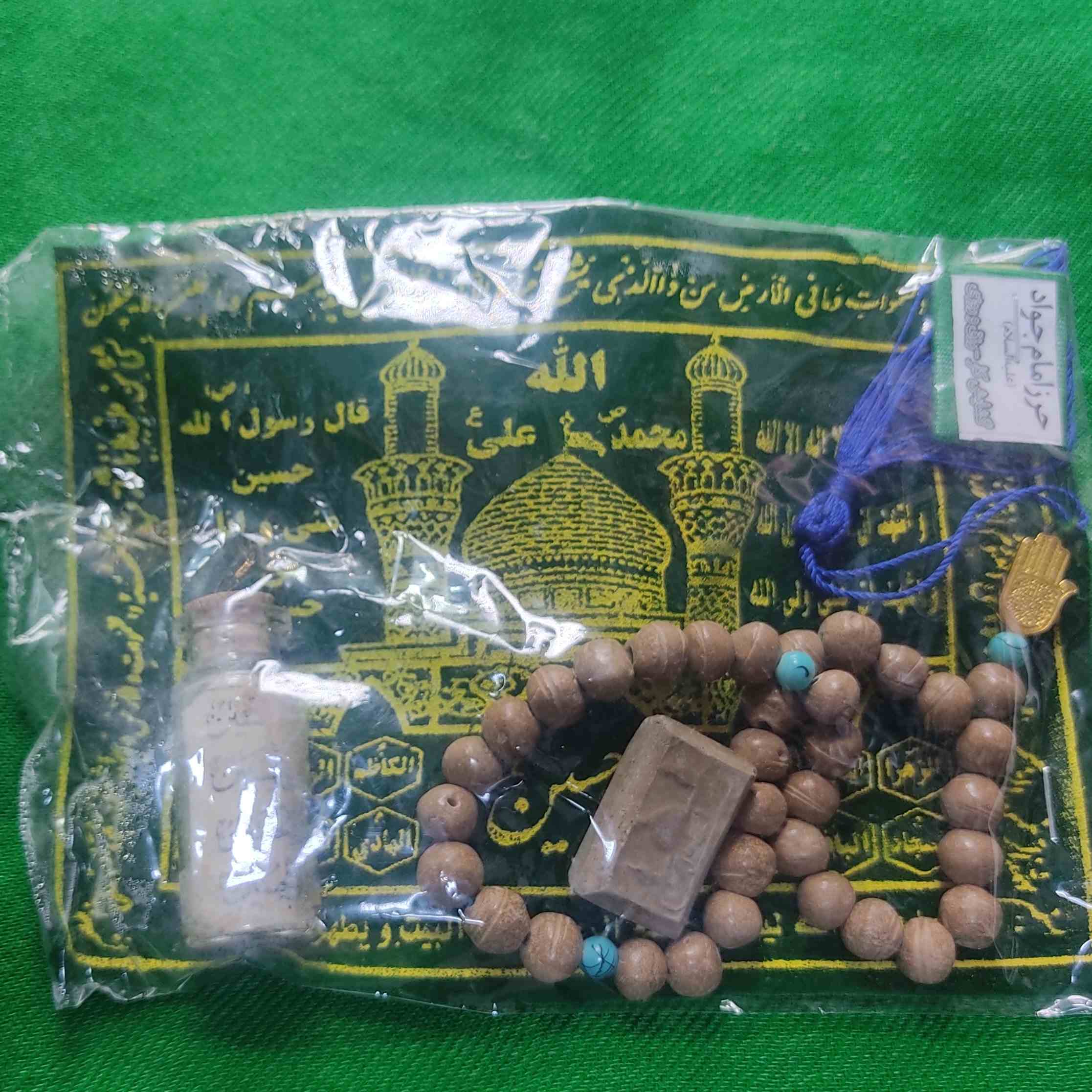 ست تربت کربلا و تسبیح مخصوص شیعیان به همراه پارچه سبز متبرک