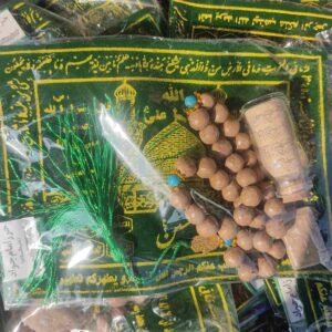 ست تربت کربلا و تسبیح مخصوص شیعیان به همراه پارچه سبز متبرک