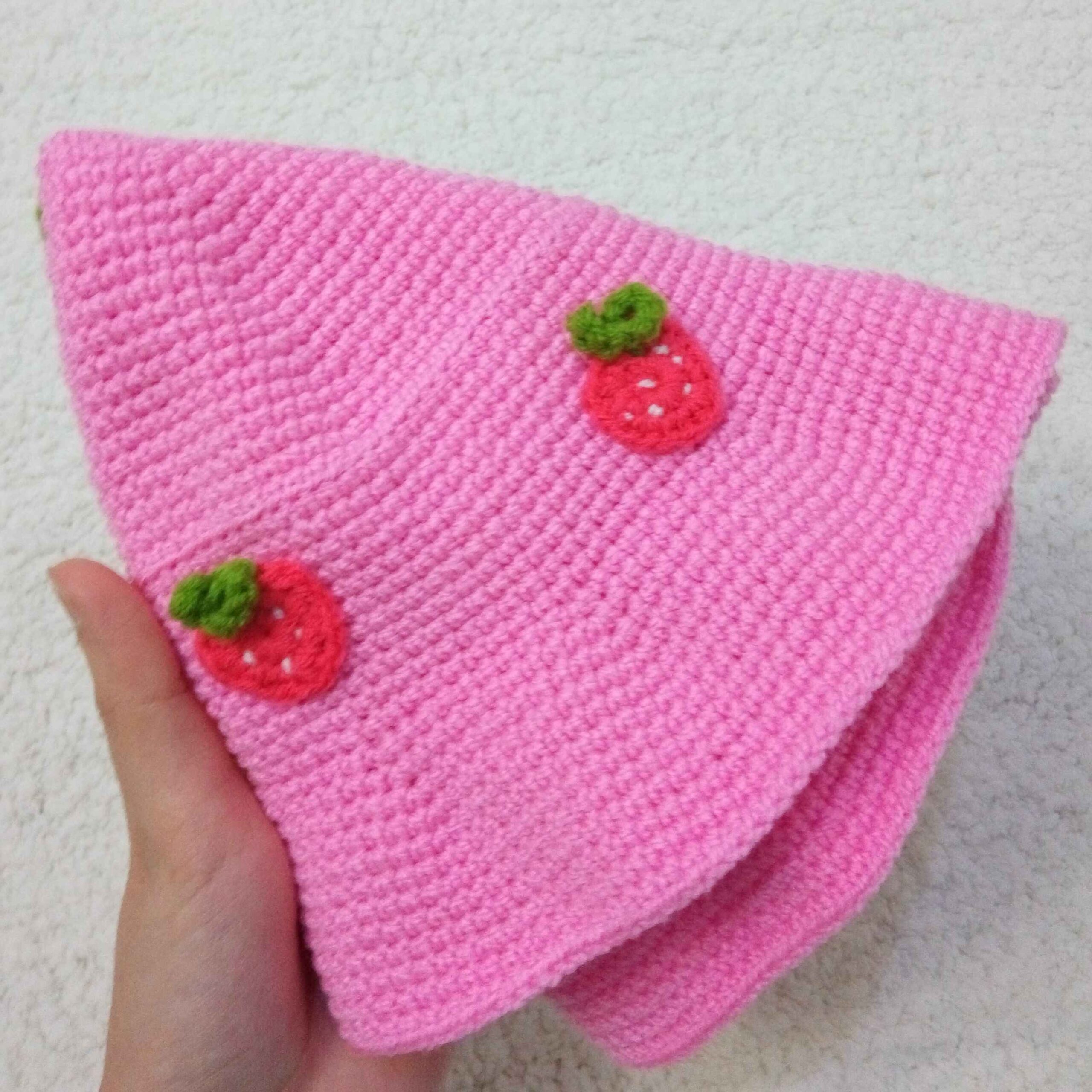 Pink Strawberry Crochet Bucket Hat – Suitable for Outdoor Activities and Music Events (2)