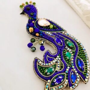 سنجاق سینه طاووس مهره‌ای، لمسی از زیبایی وحشی