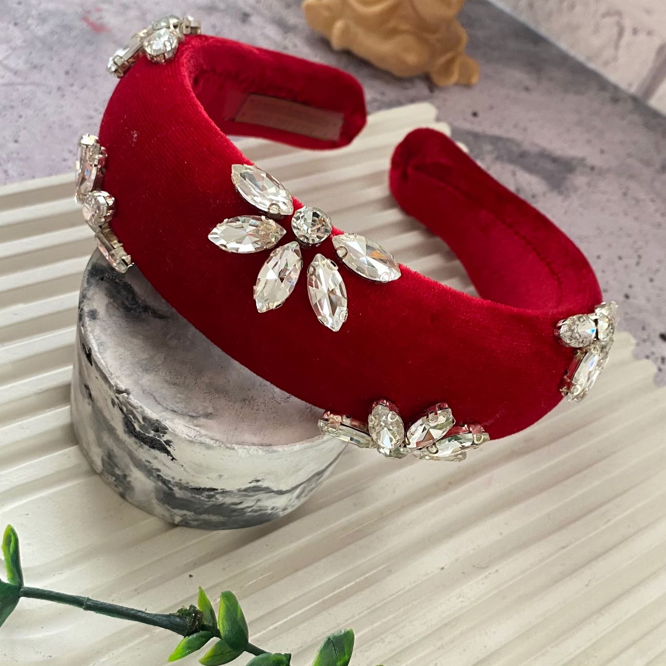 هدبند مهره‌ای کریستالی – ظاهری جذاب