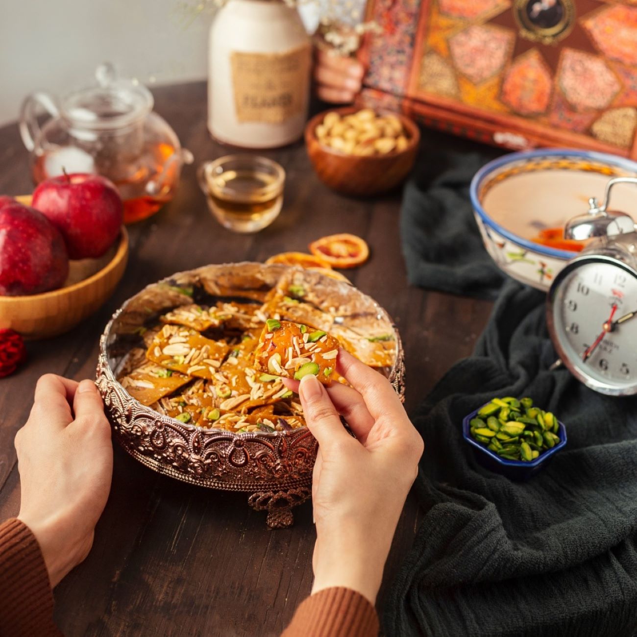 گز شیرین، 28% پسته – 360 گرم با جعبه لوکس مناسب برای هدیه (2 عدد)