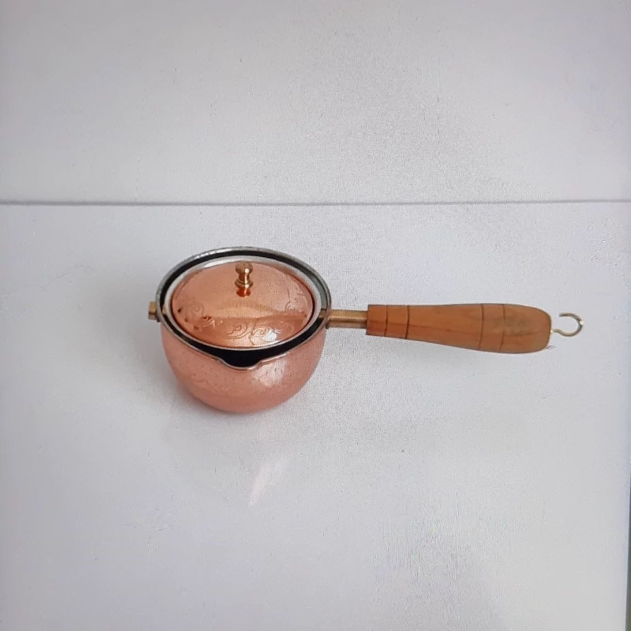 چای ساز مسی طرح دار با دسته چوبی