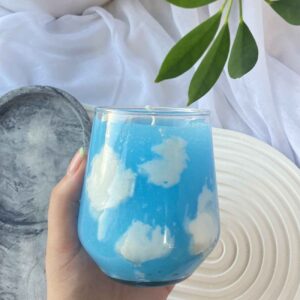 شمع شیشه‌ای آسمان آبی – نسیم آرامش و طراوت را در هر درخششی فرا می‌خواند