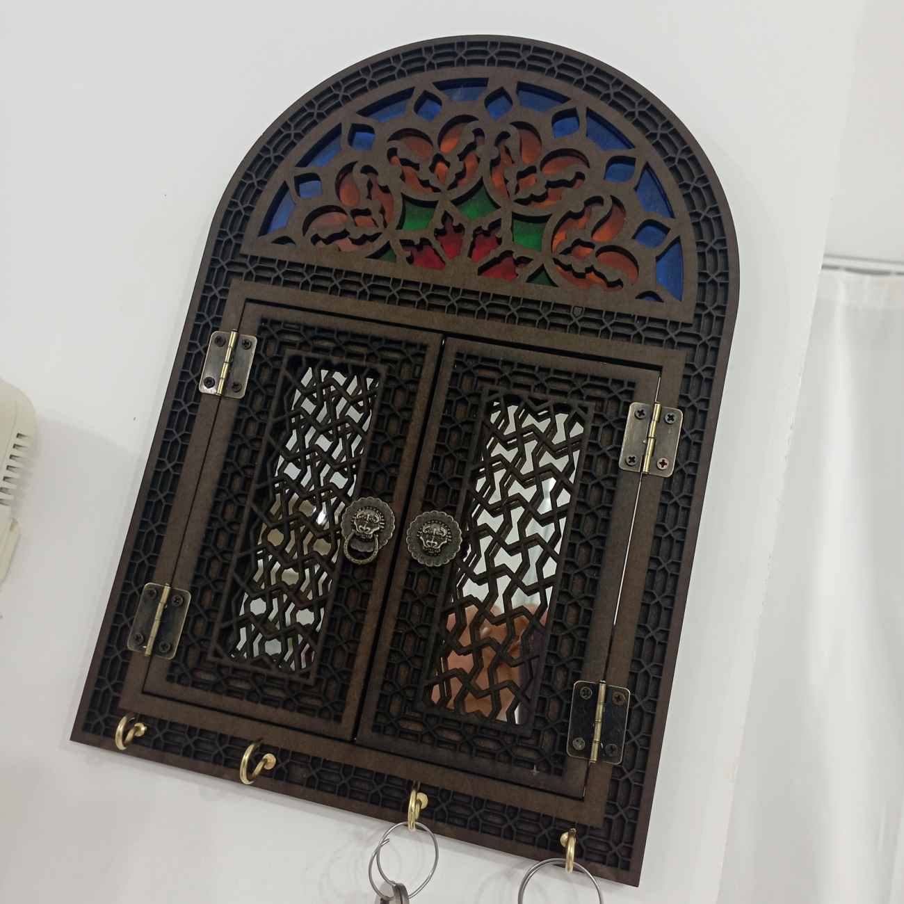 آویز کلید چوبی آینهای سنتی زیبا – مناسب برای هر ورودی