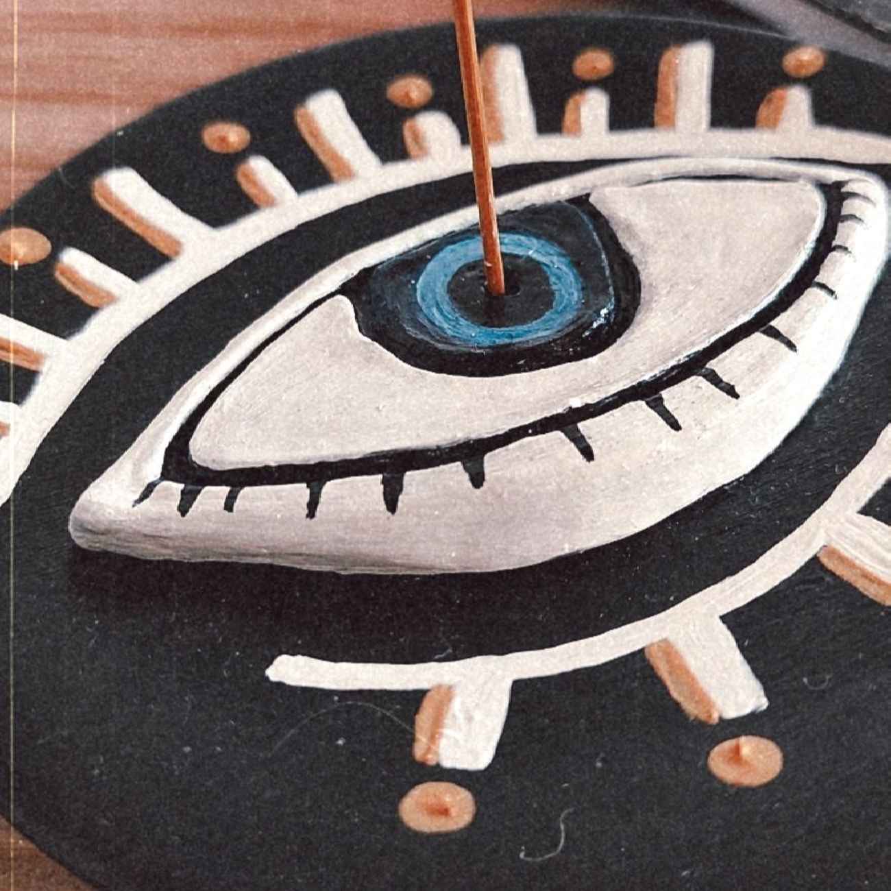 جا عود مینیمالیستی Evil Eye – تعادل زیبایی و انرژی به رنگ مشکی
